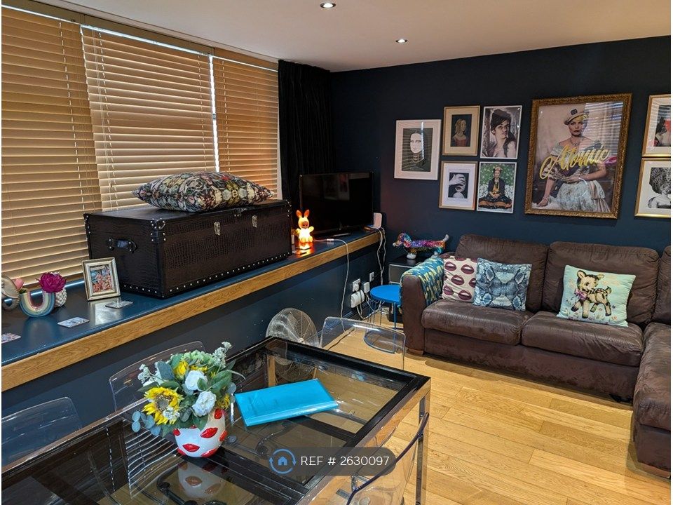 Property photo 2 of 11 Lounge