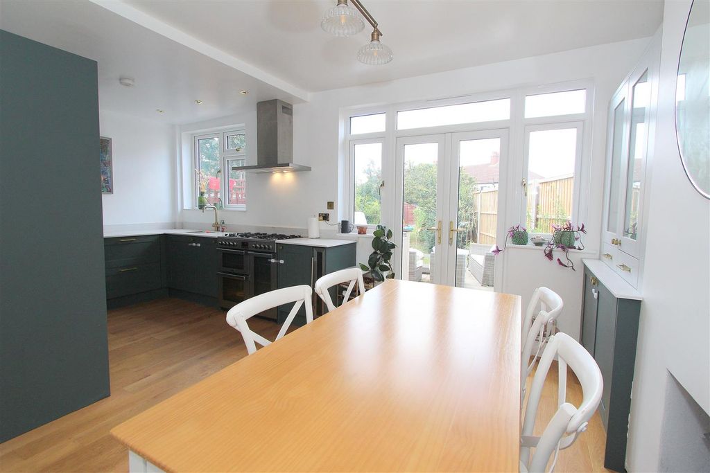 Property photo 3 of 23 Din B.Jpg