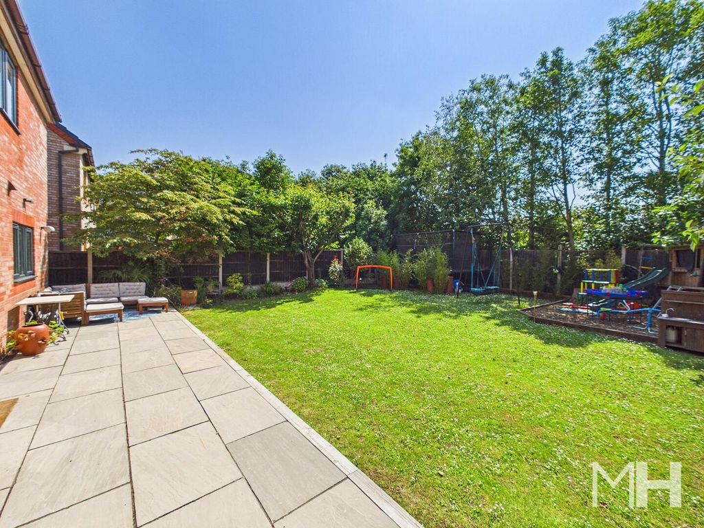 Property photo 2 of 25 Rear Garden
