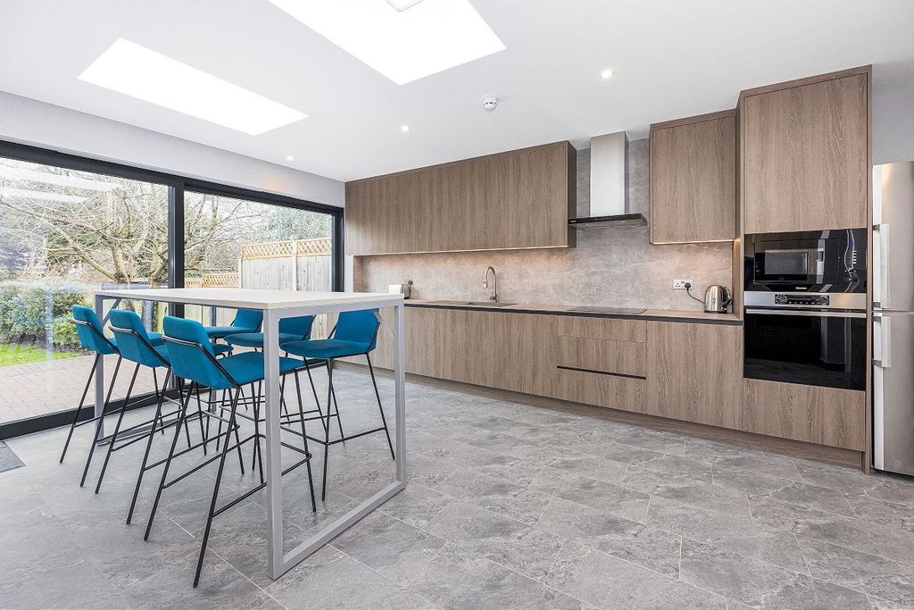 Property photo 2 of 40