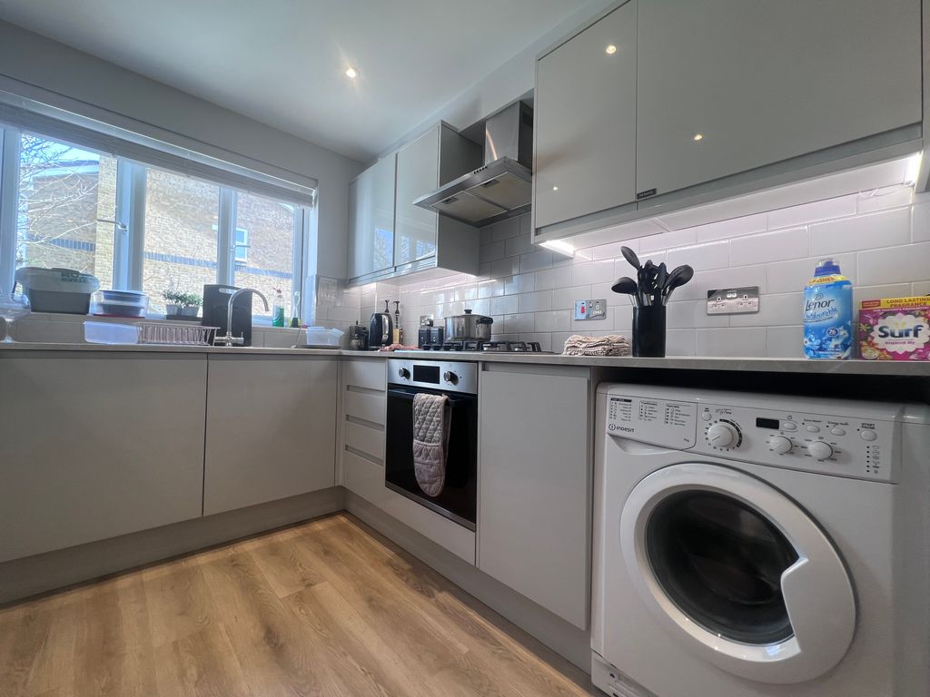 Property photo 2 of 7 Kitchen