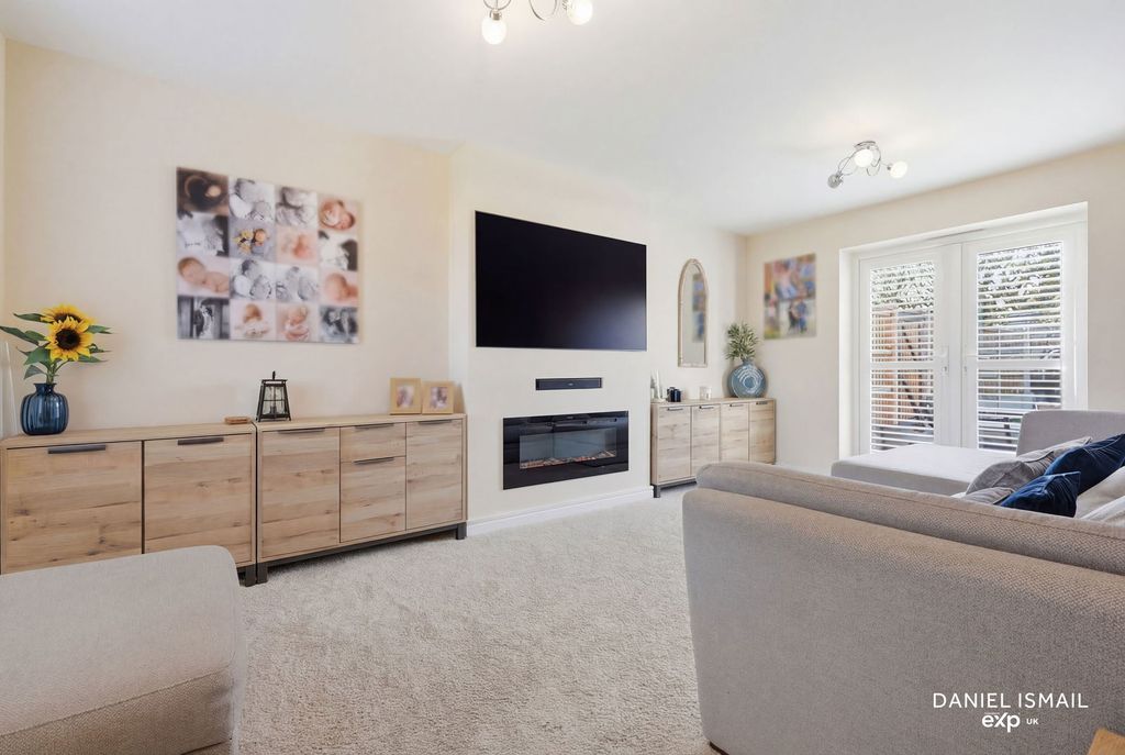 Property photo 2 of 28