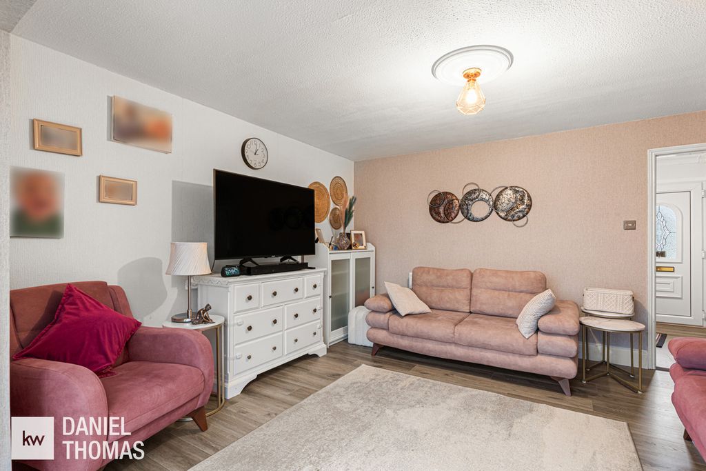 Property photo 3 of 21