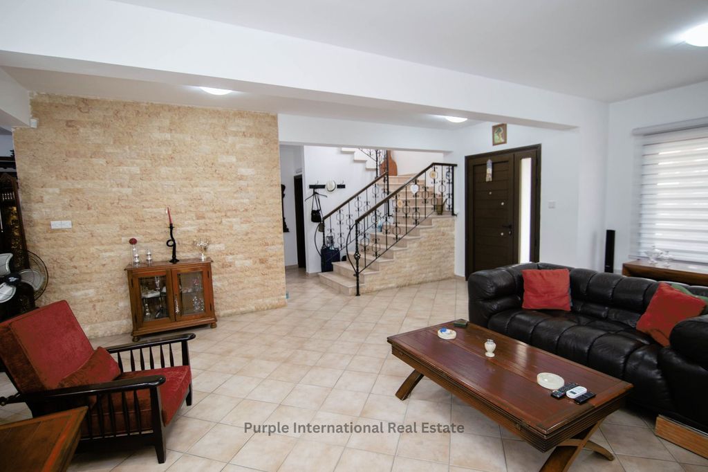 Property photo 3 of 37