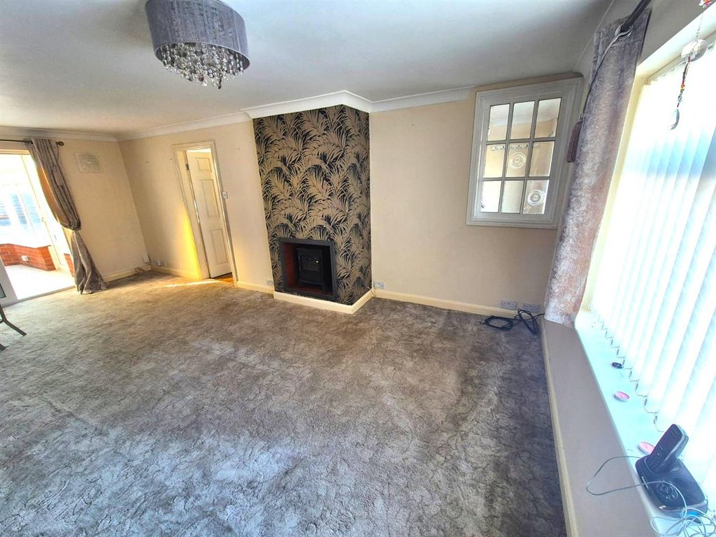 Property photo 3 of 13 Living Room