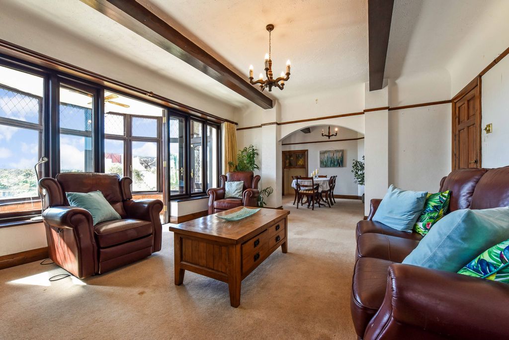 Property photo 3 of 33