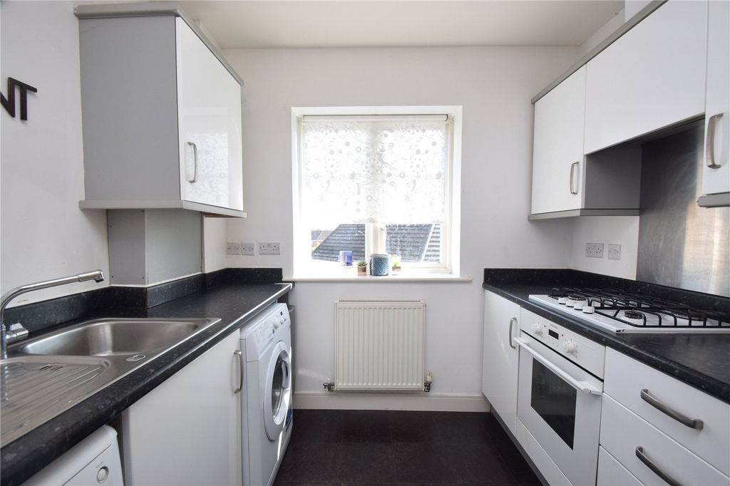 Property photo 3 of 6 Kitchen