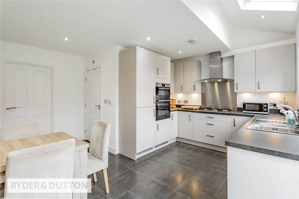 Property photo 2 of 25 Kitchen/Diner