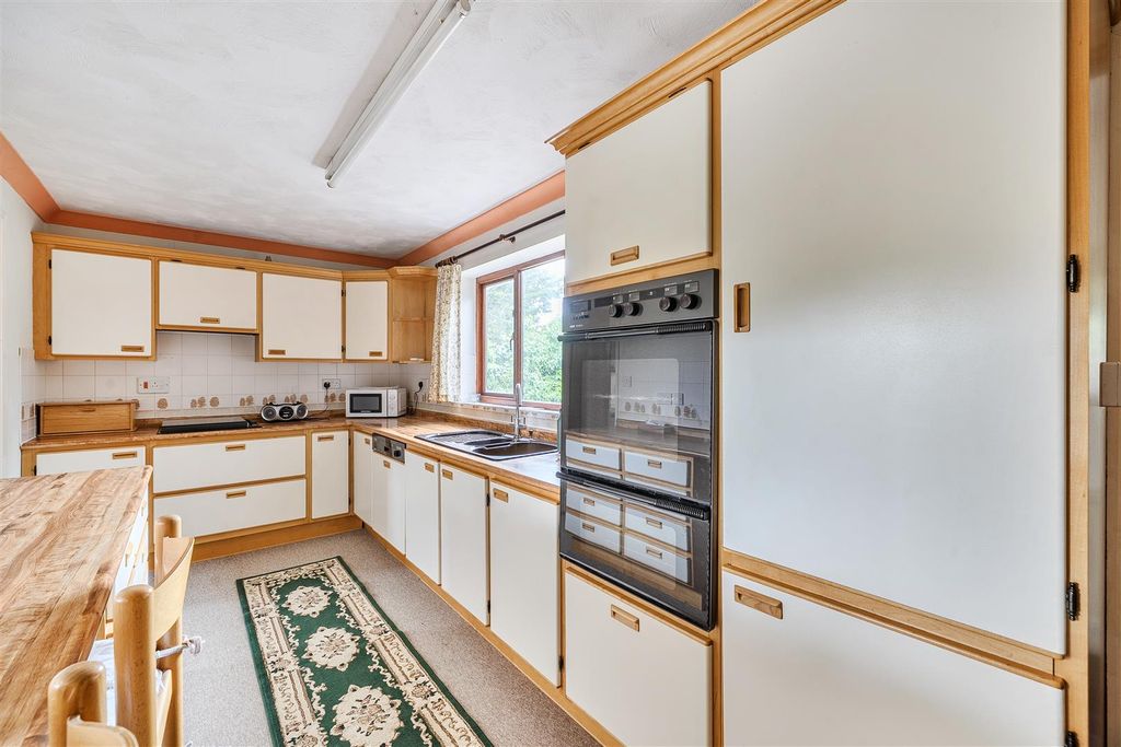 Property photo 2 of 25 Kitchen
