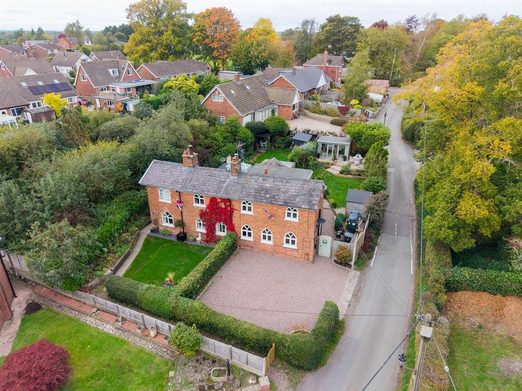 Property photo 2 of 32 Hencottage-4.Jpg