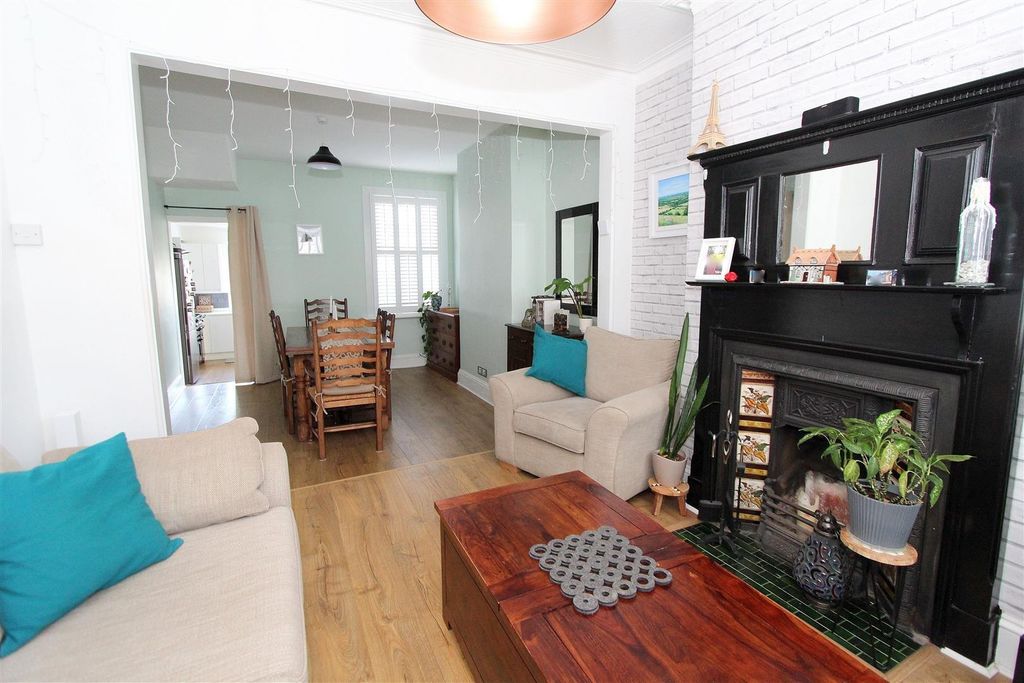 Property photo 2 of 22 1Lounge C.Jpg