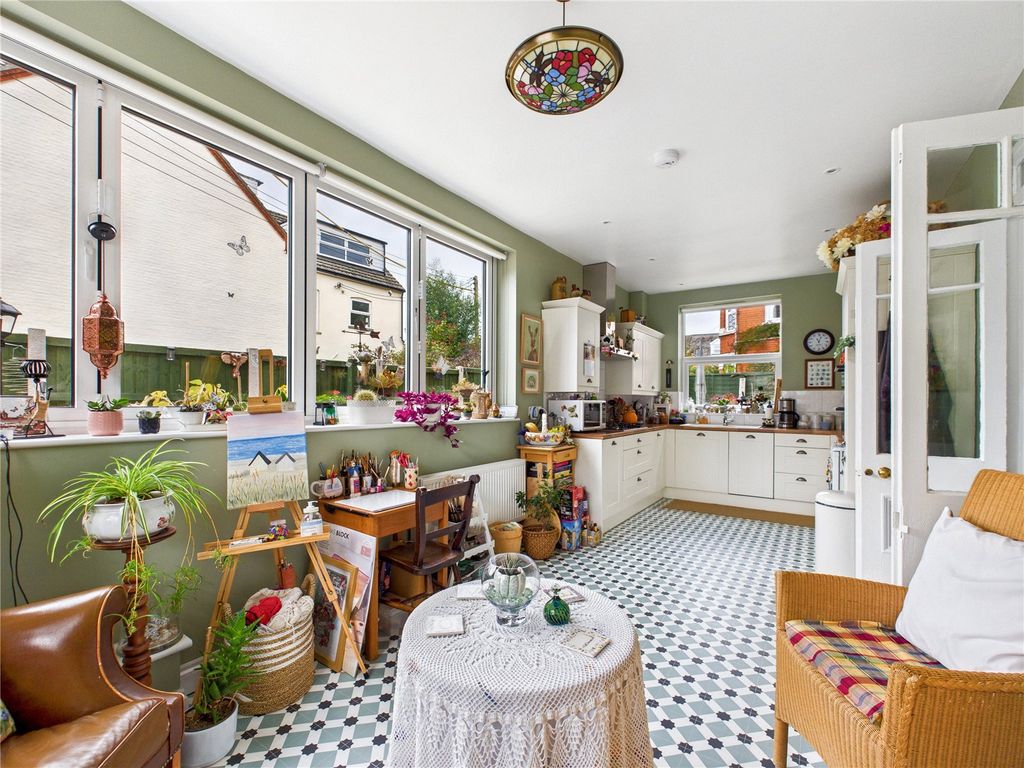 Property photo 2 of 28 Picture No. 10