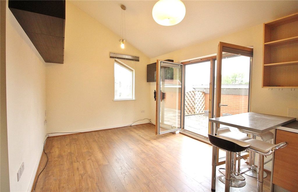 Property photo 3 of 12 Picture No. 06