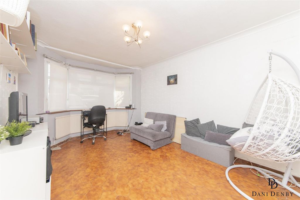 Property photo 2 of 20