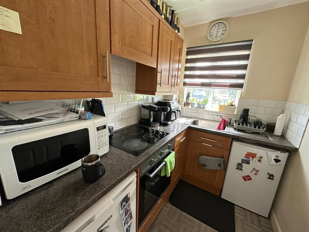 Property photo 3 of 5 Kitchen.Jpg