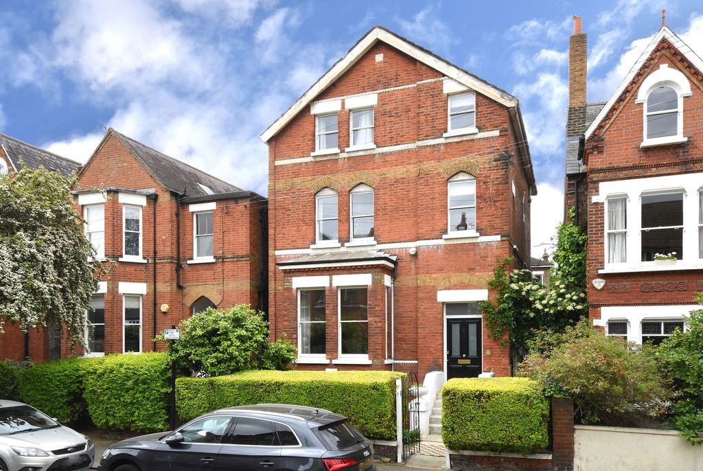 Property photo 1 of 11