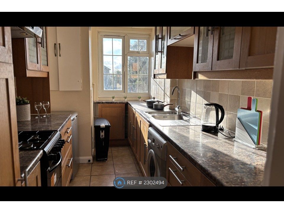Property photo 3 of 8 Kitchen