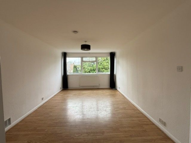 Property photo 3 of 11 4