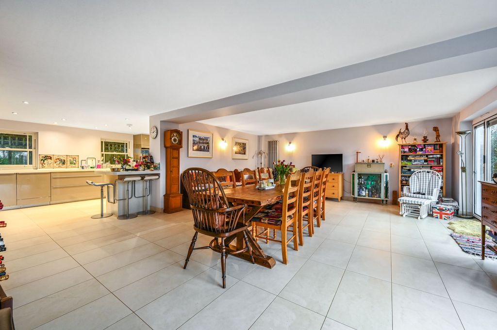 Property photo 2 of 21