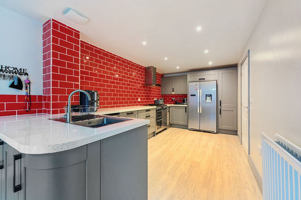 Property photo 2 of 24