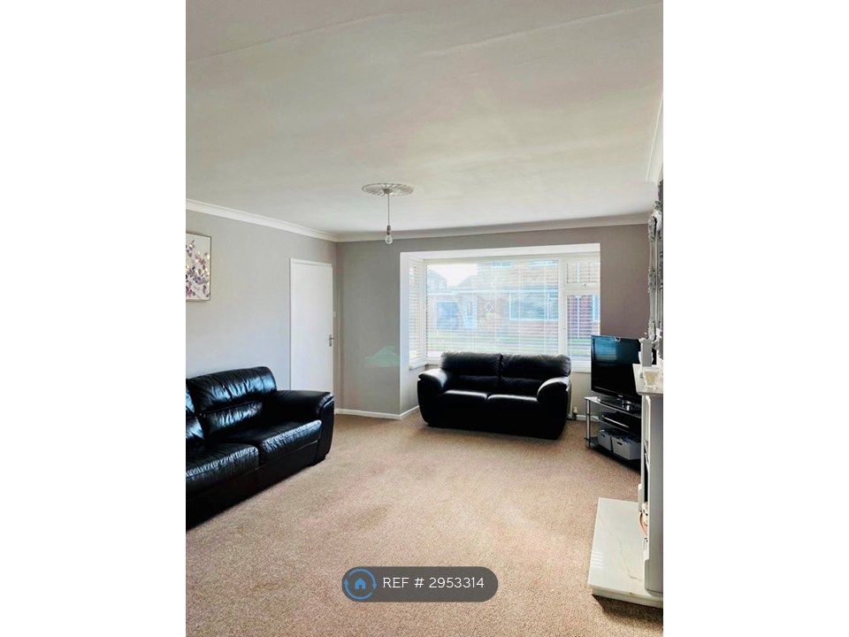 Property photo 2 of 6 Spacious Living Room