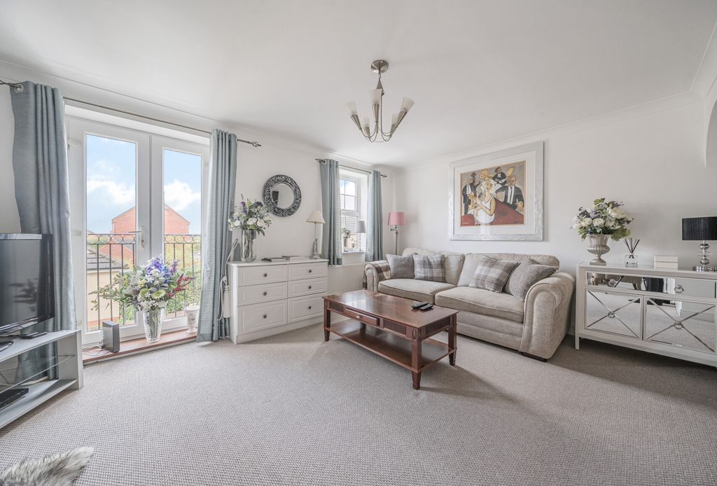 Property photo 1 of 20 Sitting/Diner