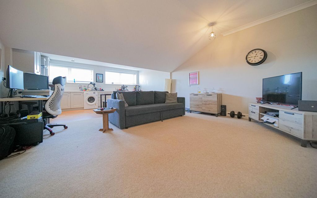 Property photo 2 of 6 Loft