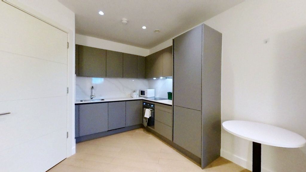 Property photo 2 of 14 Kitchen