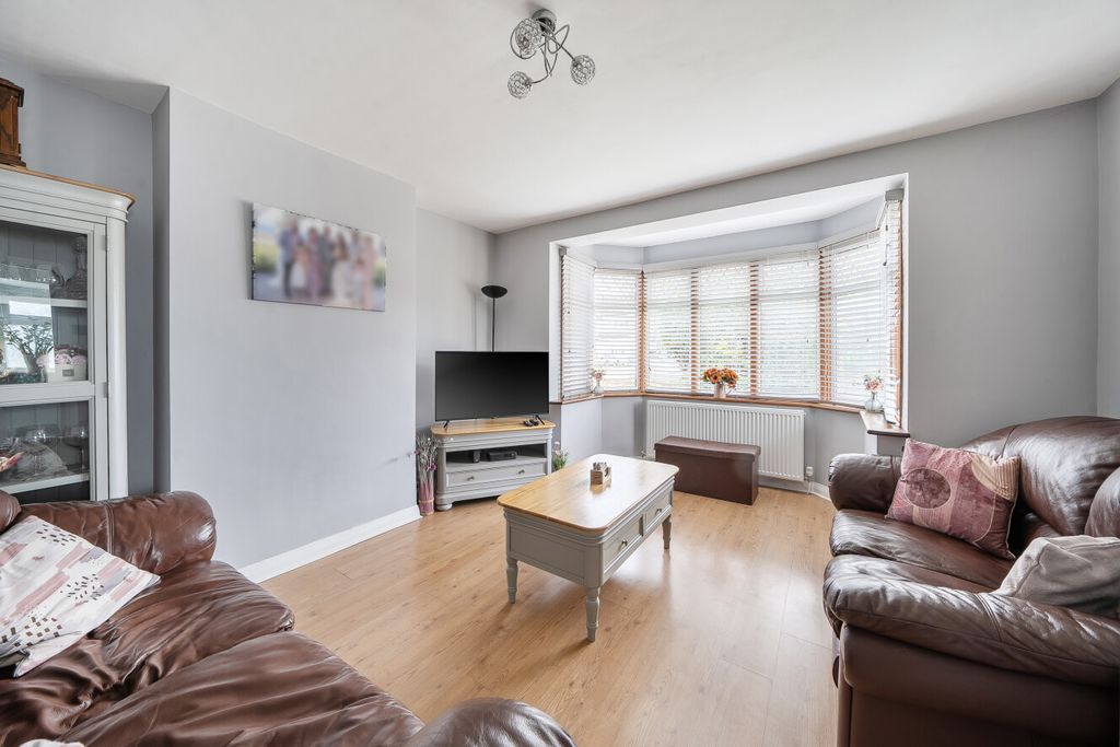 Property photo 2 of 17 1418145-12-69A1Aa...