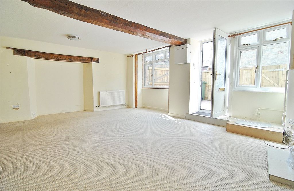Property photo 2 of 12 Picture No. 17