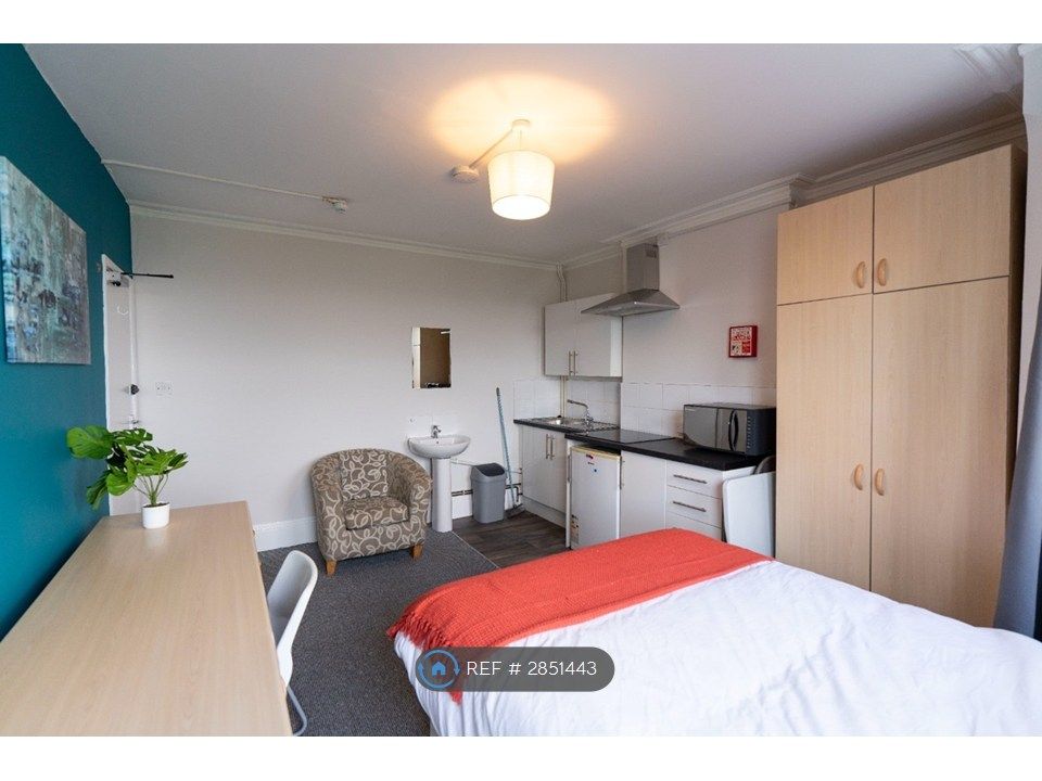 Property photo 3 of 16 Room 8 To Sink