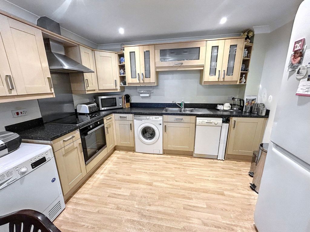 Property photo 2 of 20