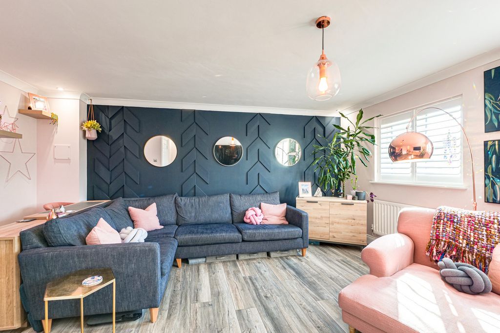 Property photo 3 of 31