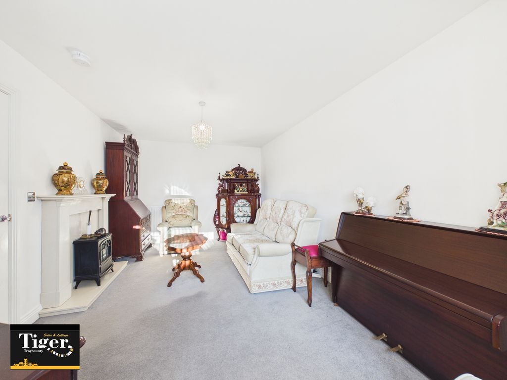 Property photo 3 of 30 Cam03440G0-Pr0552-Still031