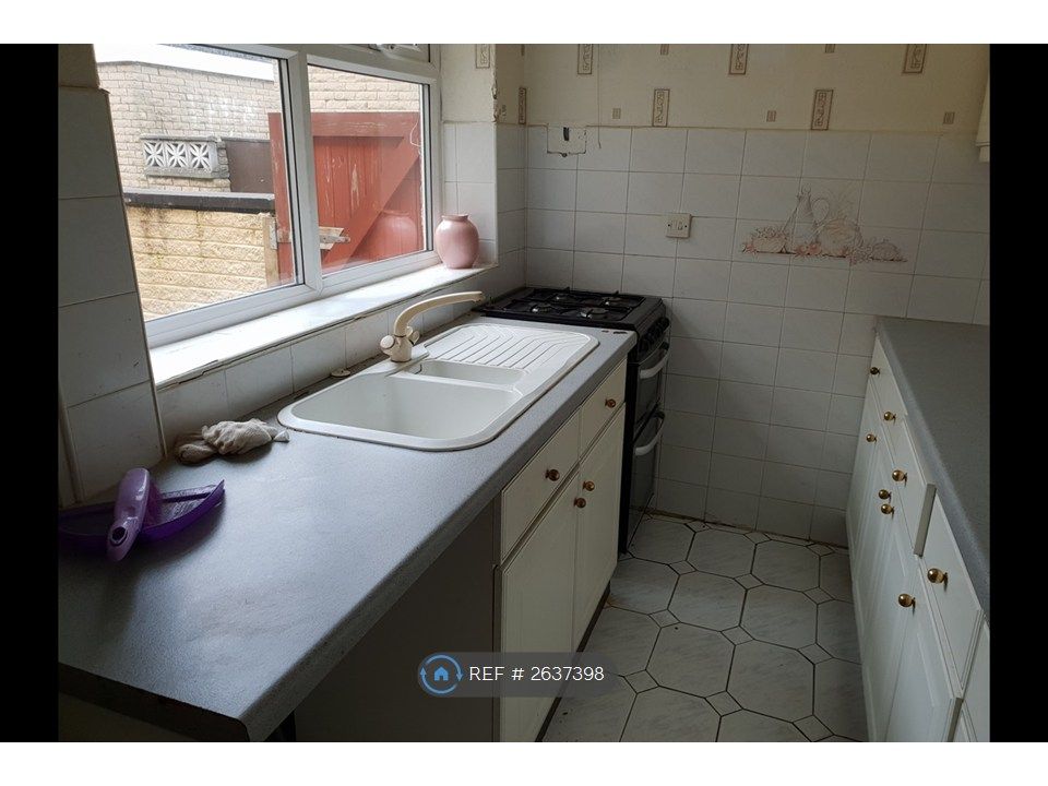 Property photo 2 of 12 Kitchen