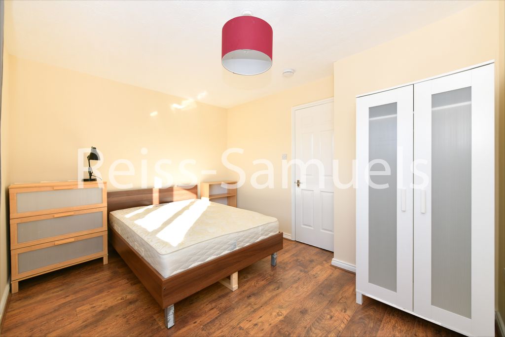 Property photo 2 of 33