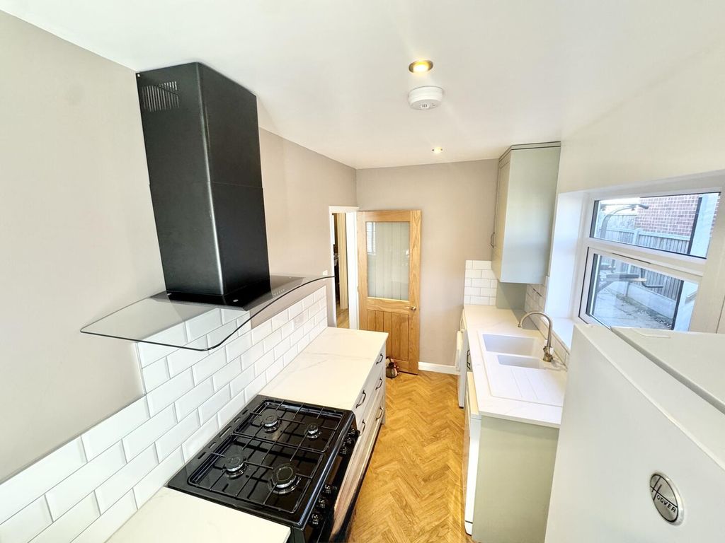 Property photo 2 of 14 Kitchen