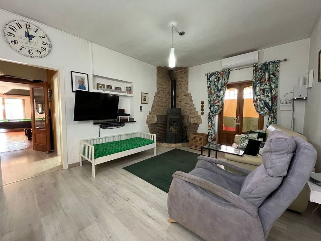 Property photo 3 of 45