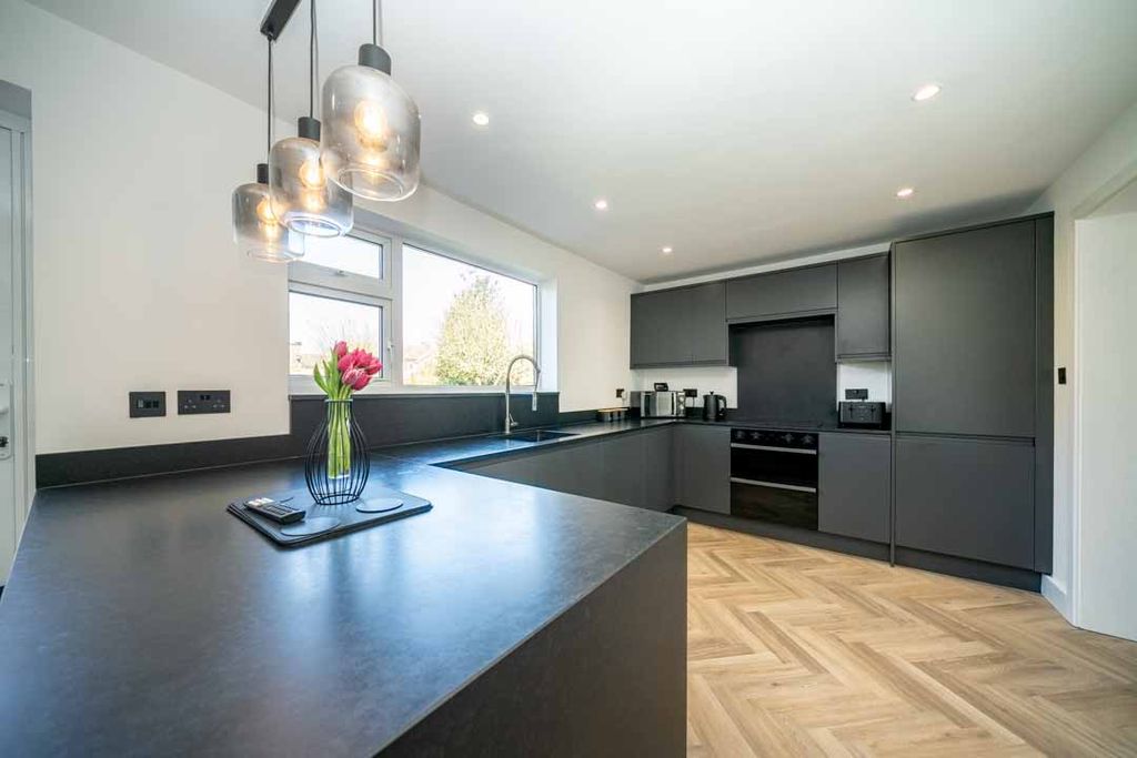 Property photo 2 of 21 320-Galley-Hill-1278