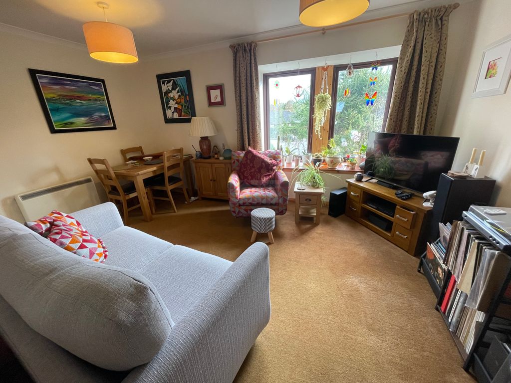 Property photo 3 of 16 Lounge B.Jpg