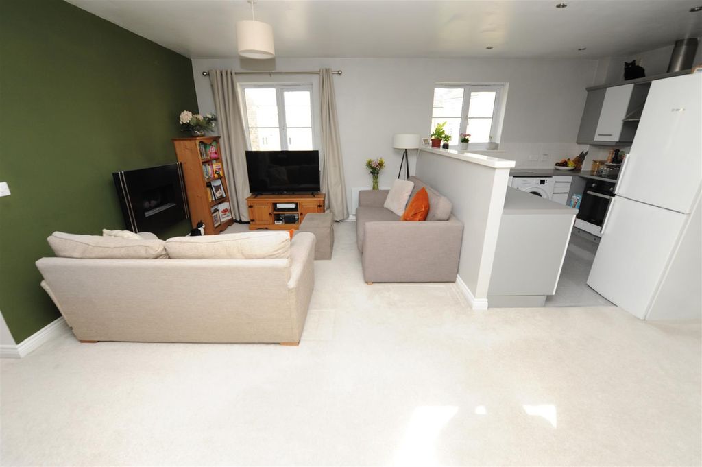 Property photo 2 of 13