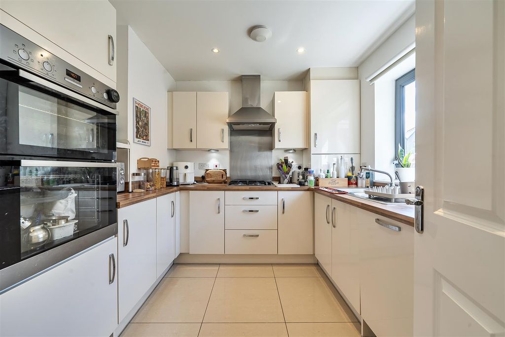 Property photo 2 of 16 Kitchen