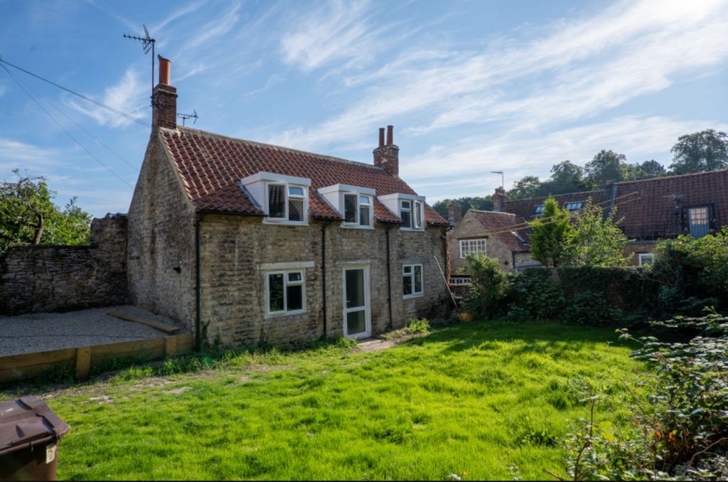 Property photo 3 of 32