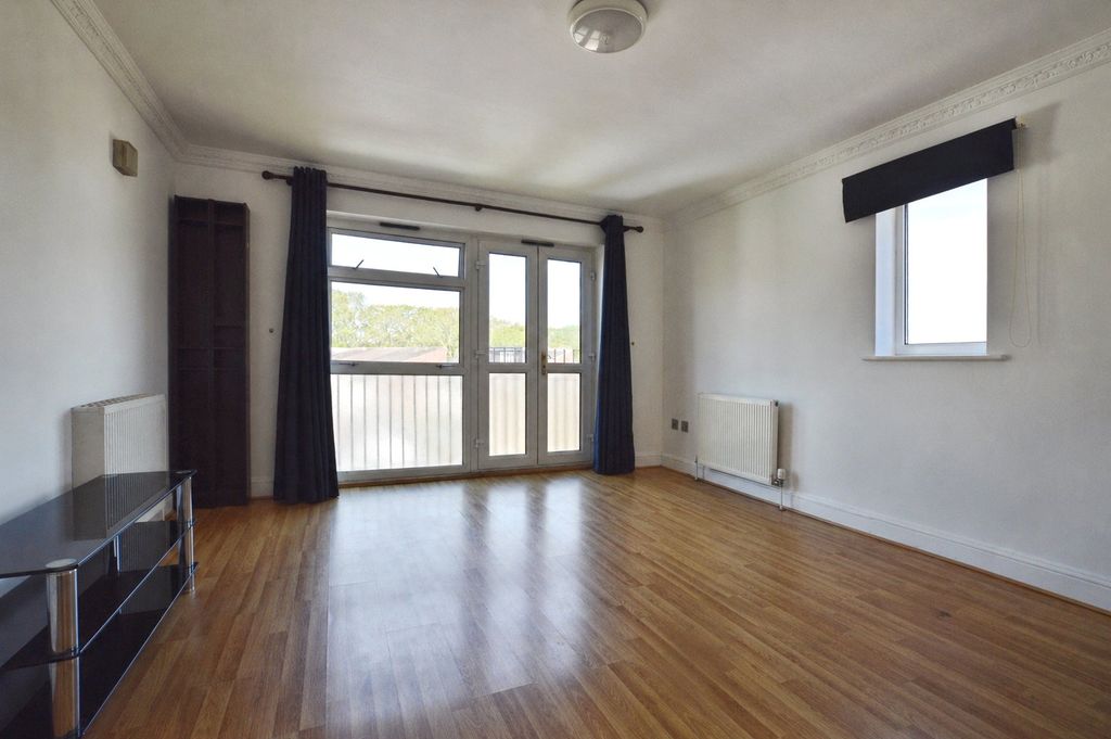 Property photo 2 of 8 Picture No. 10