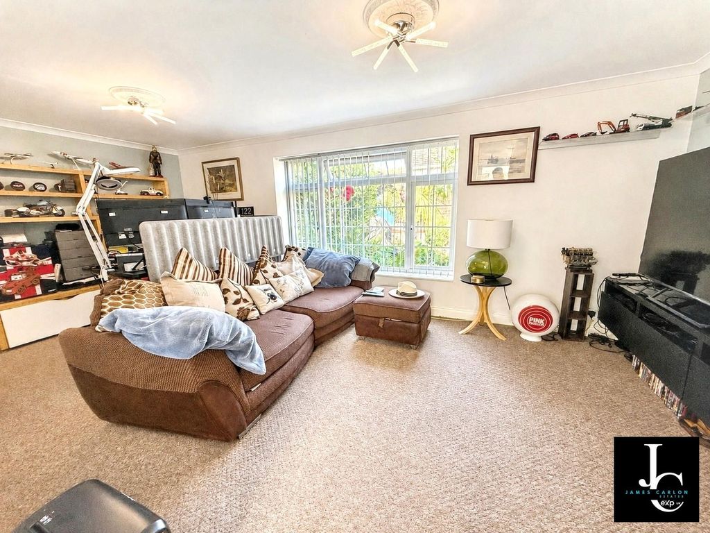 Property photo 3 of 34