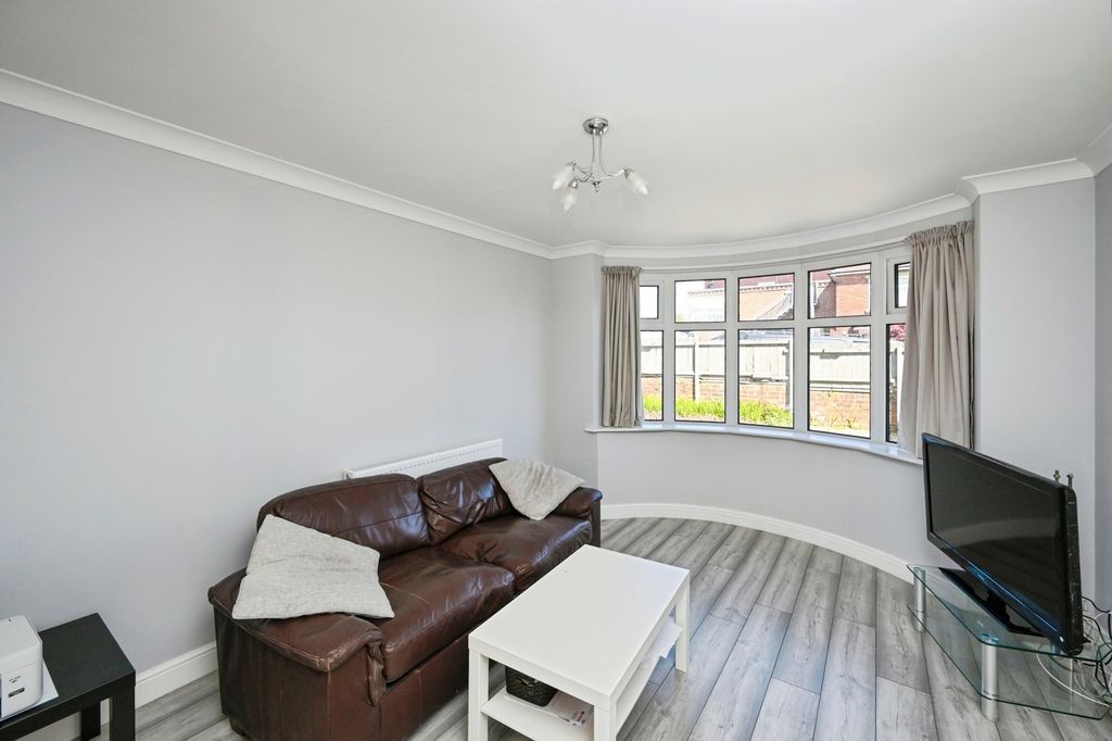 Property photo 3 of 21 Lounge