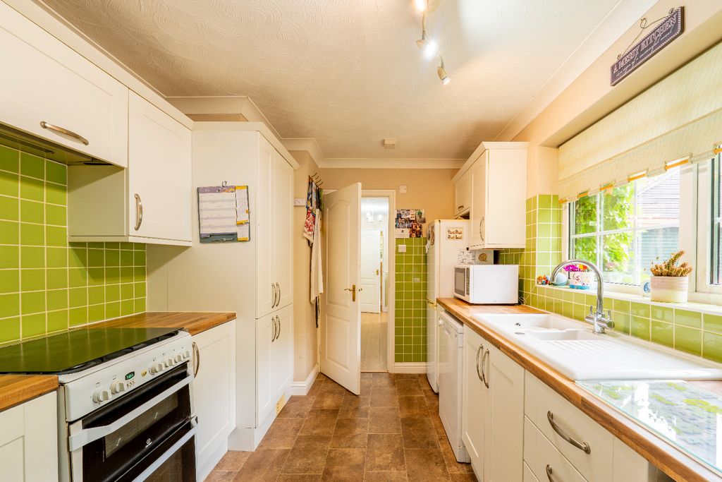 Property photo 3 of 20 4377935