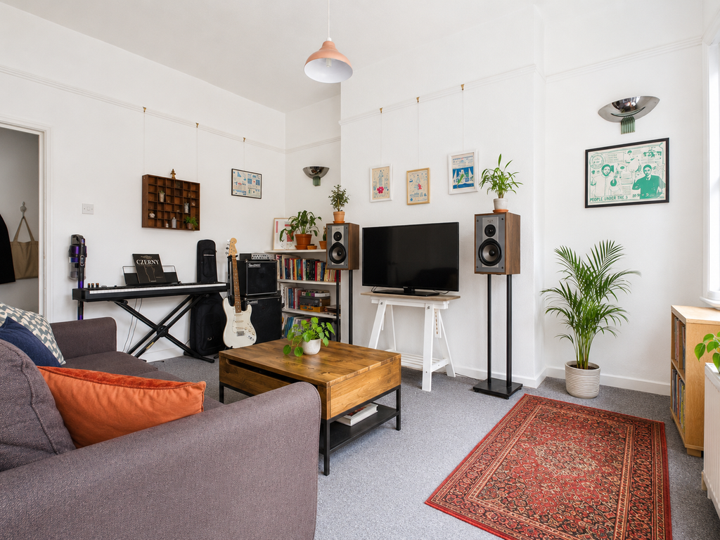 Property photo 2 of 10 Living 2