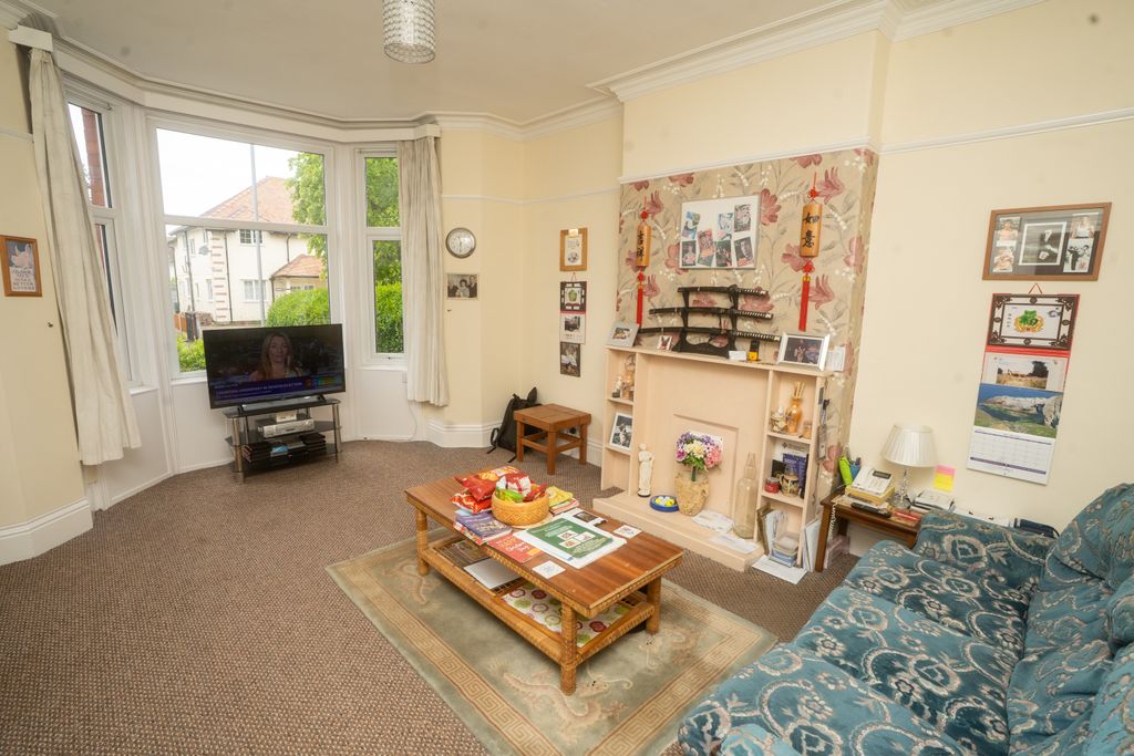 Property photo 2 of 43