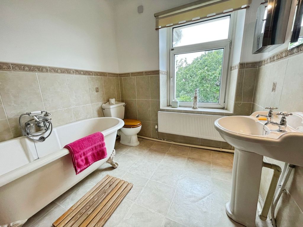 Property photo 3 of 27